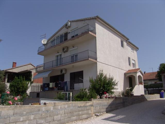 Apartmani Kapitanovic Biograd Na Moru Exterior foto